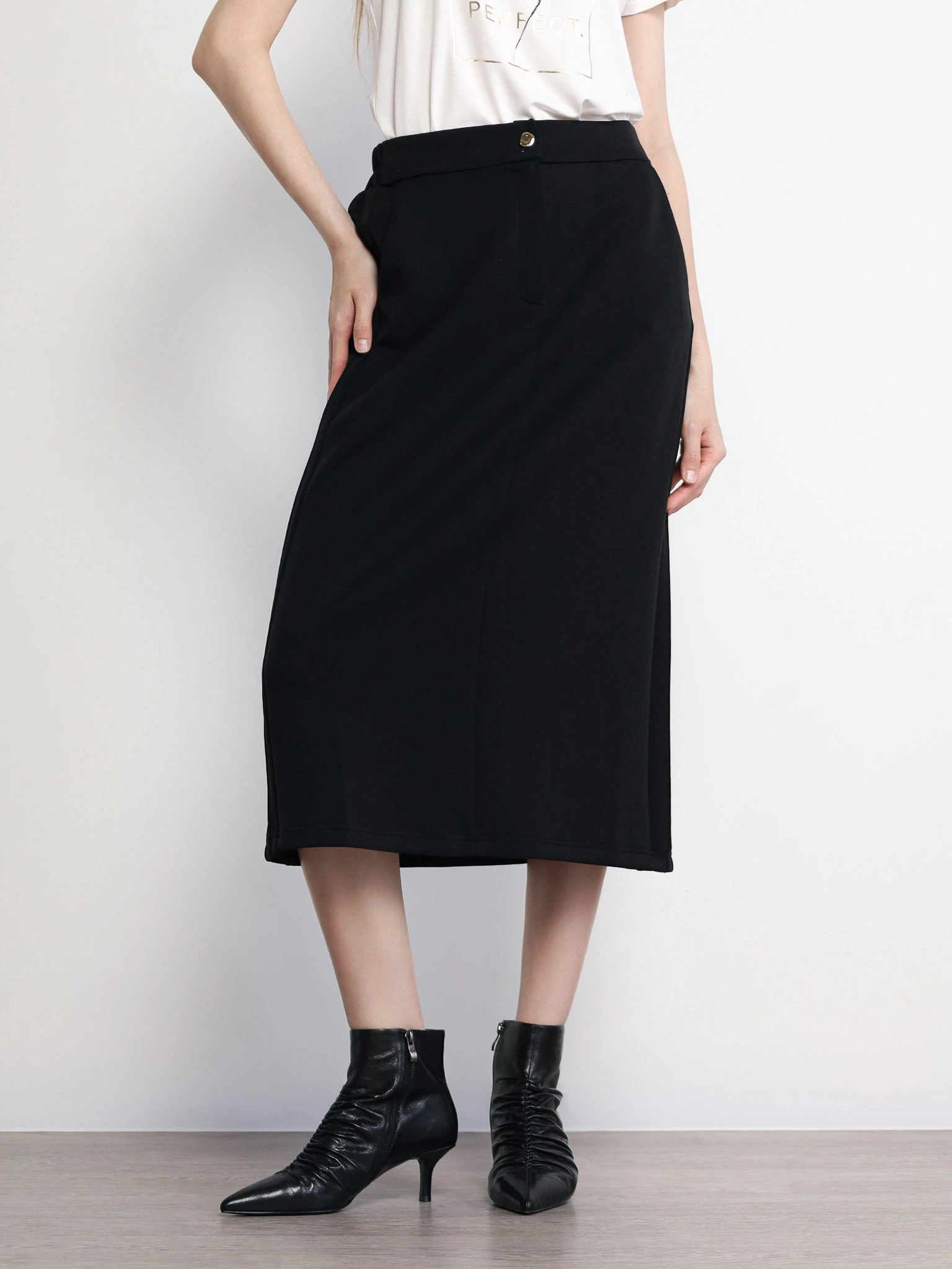 Юбка черного цвета с эластичным поясом